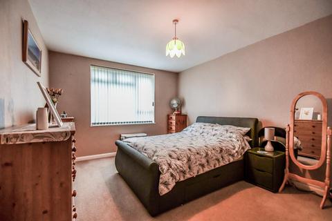 2 bedroom flat for sale - Winton Lodge, Imperial Avenue, Westcliff-On-Sea SS0