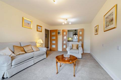 2 bedroom apartment for sale, River View Court, Wilford Lane, West Bridgford, Nottingham, NG2 7TA