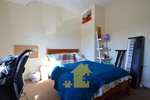 4 bedroom end of terrace house to rent - Gristhorpe Road, Selly Oak, Birmingham B29
