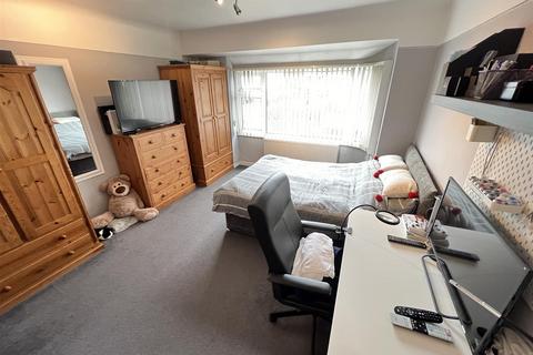 6a Coombe Road, Wirral, CH61 4UR