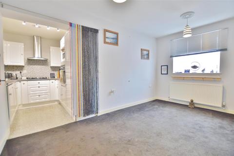 2 bedroom flat for sale, Lower Cippenham Lane, Slough