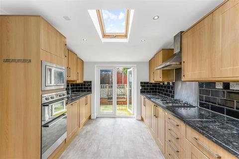4 bedroom terraced house to rent, Brookdale Road, Walthamstow, E17