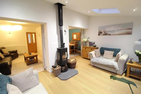 18 Blackshaw Road, Glossop, SK13 7SL