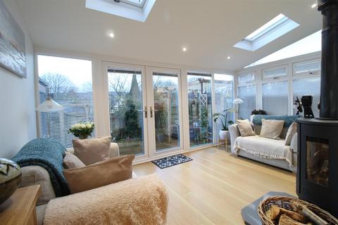 18 Blackshaw Road, Glossop, SK13 7SL