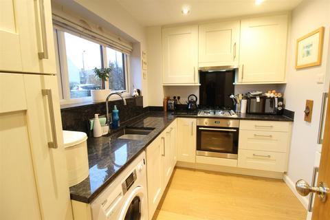 18 Blackshaw Road, Glossop, SK13 7SL