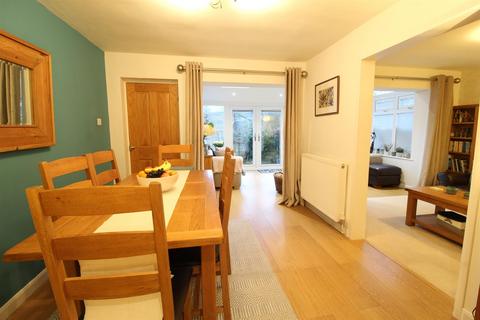 18 Blackshaw Road, Glossop, SK13 7SL