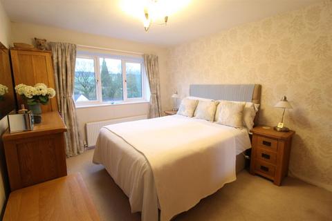 18 Blackshaw Road, Glossop, SK13 7SL