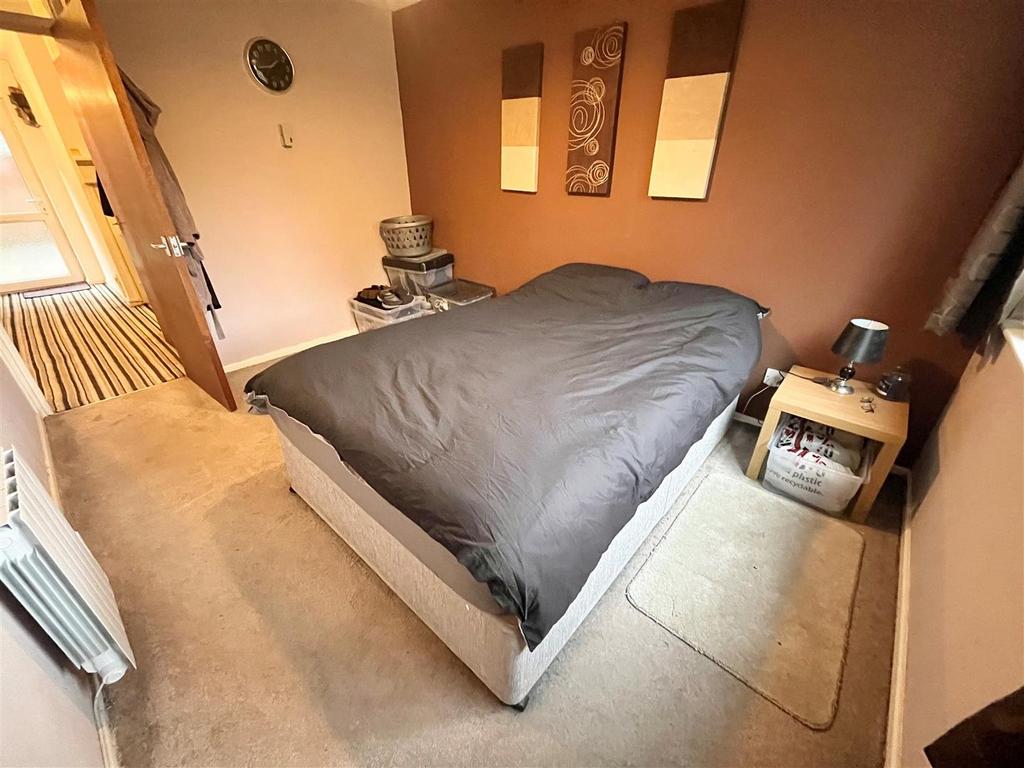 Bed2.jpg