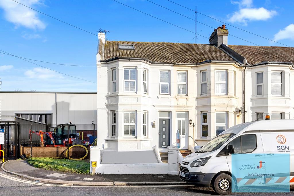 Brighton Road, ShorehambySea, BN43 3 bed end of terrace house for