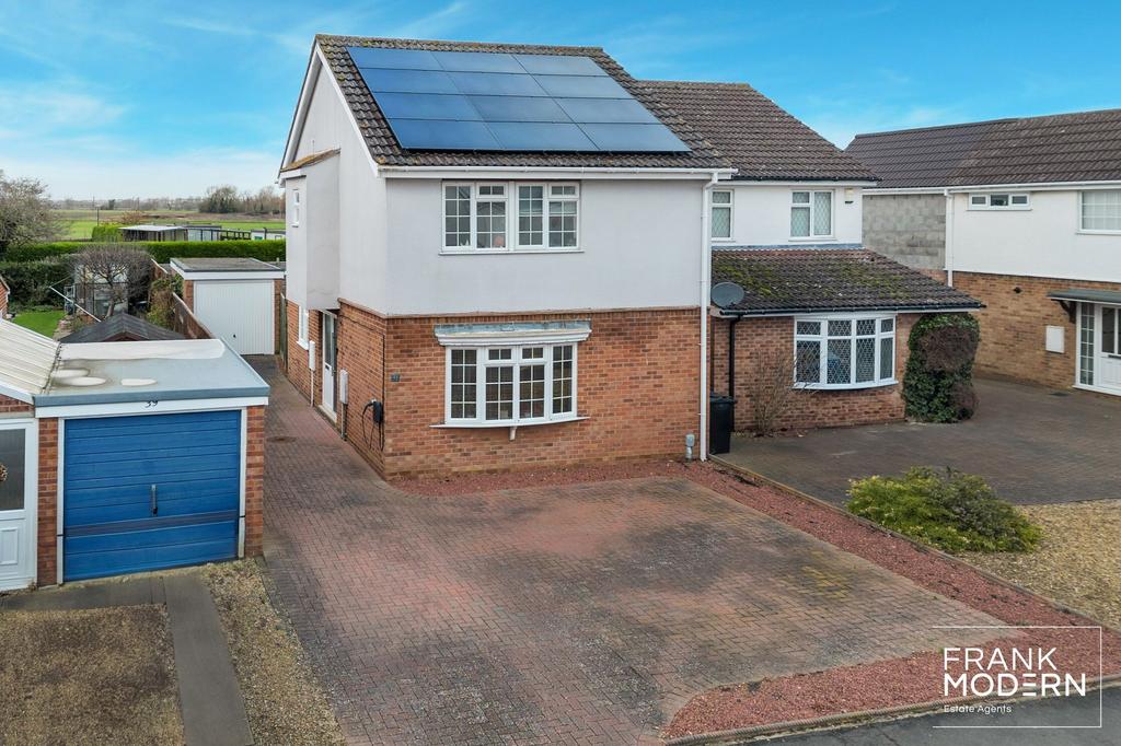 Manor Close, Langtoft, PE6 4 bed detached house for sale £320,000