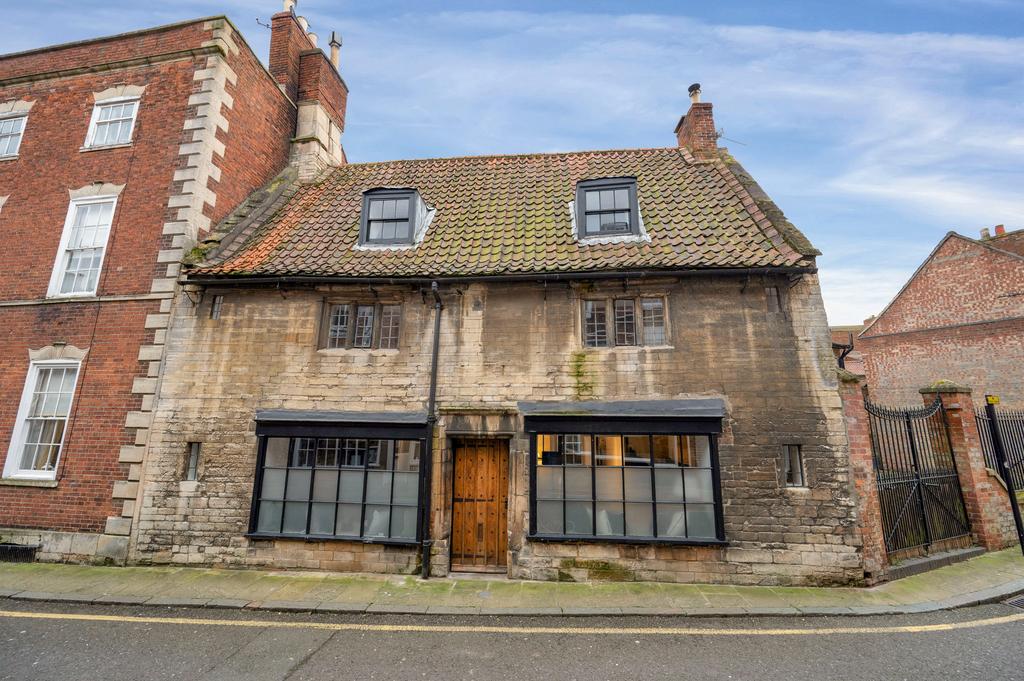 Vine Street, Grantham, NG31 4 bed character property for sale £290,000