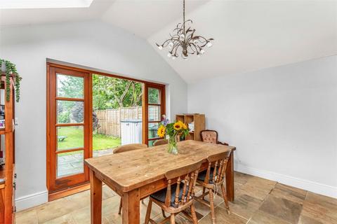 13 Oakdene Road, Peasmarsh, Guildford, GU3 1ND