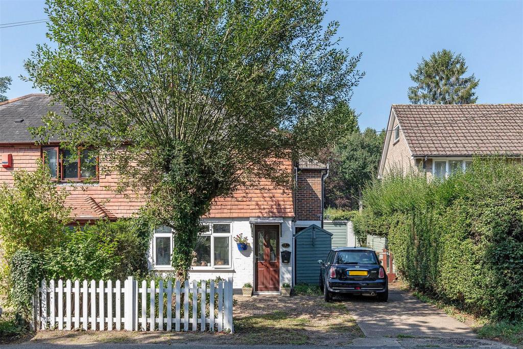 Godalming GU8 3 bed semidetached house for sale £575,000