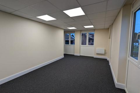 Office to rent - Unit 15, Sunderland Estate, Kings Langley, WD4 8JU