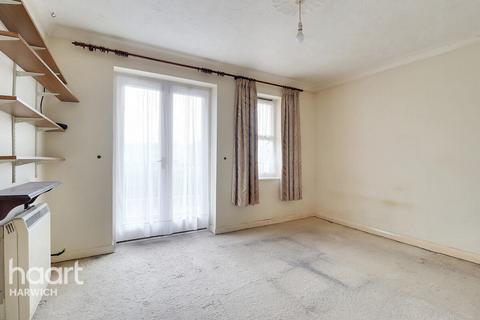 1 bedroom flat for sale, Stour Road, HARWICH