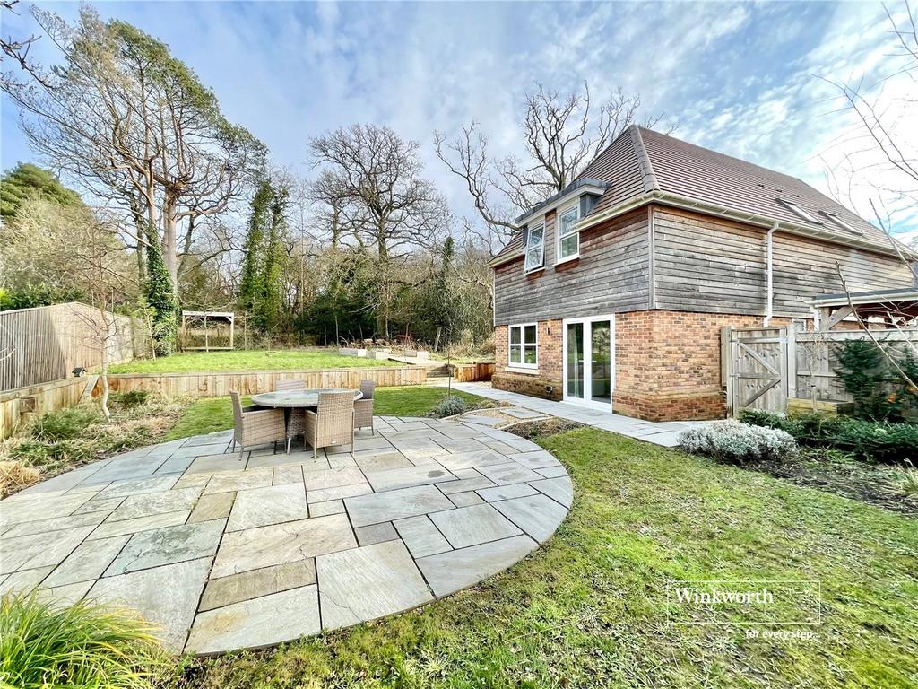 Sika Rise, Bransgore, Christchurch, Hampshire, BH23 3 bed detached house for sale £625,000