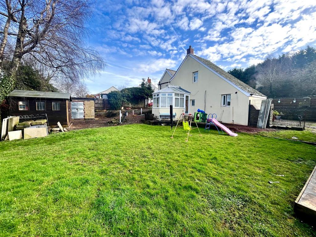Mile End Road, Coleford GL16 4 bed detached house £375,000