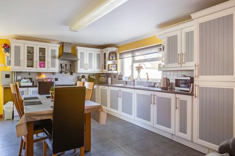 Rosedale Station Road, Bow, Crediton, EX17 6HU