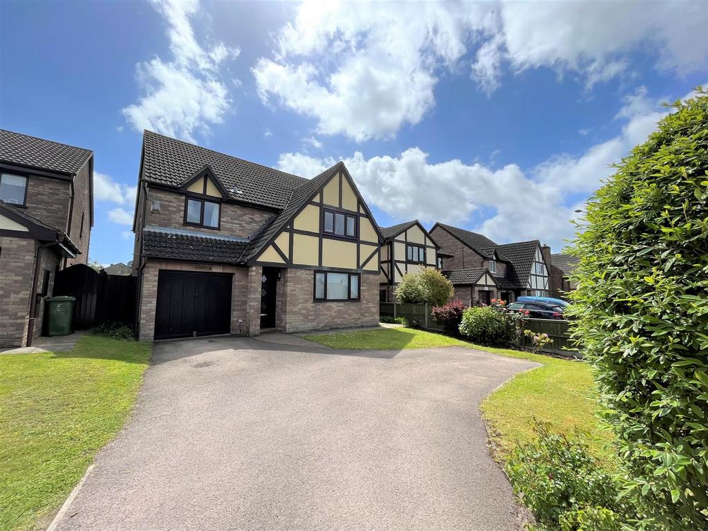Woodville Road, Cinderford GL14 4 bed detached house £440,000