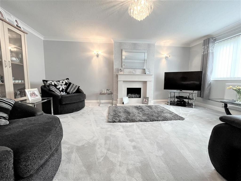 Woodville Road, Cinderford GL14 4 bed detached house £440,000