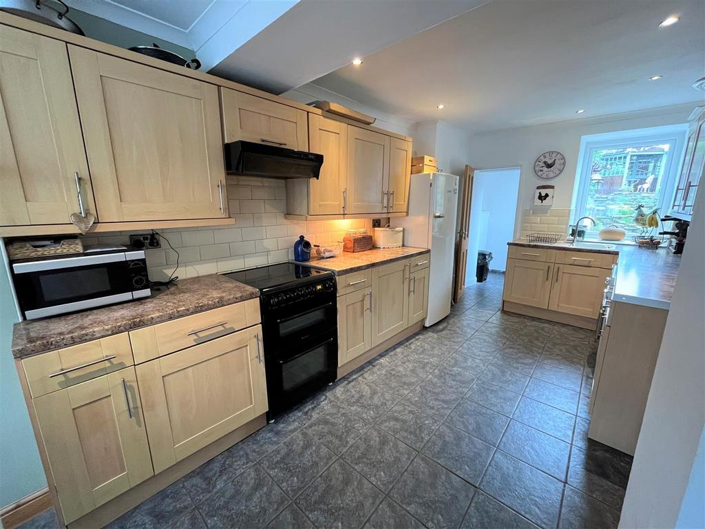 Woodside Street, Cinderford GL14 4 bed cottage for sale £315,000