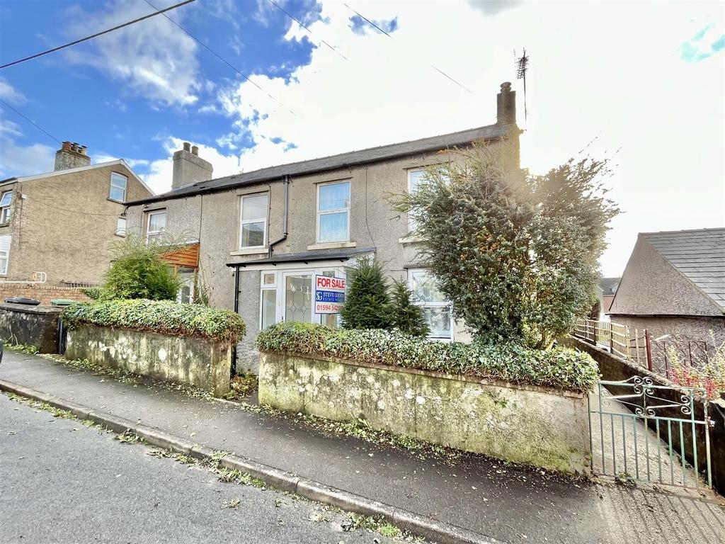 Flaxley Street, Cinderford GL14 3 bed cottage for sale £200,000