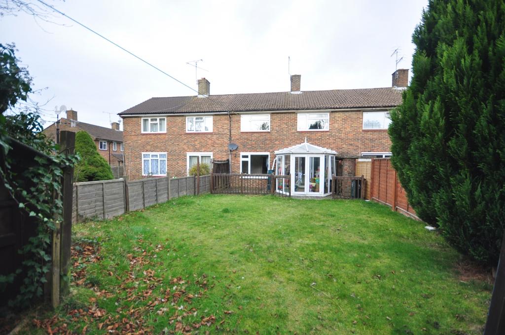 Sedgewick Close, Crawley, RH10 3 bed terraced house £1,600 pcm (£369 pw)