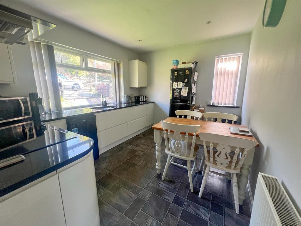 Buckshaft Road, Cinderford GL14 2 bed detached bungalow for sale £270,000