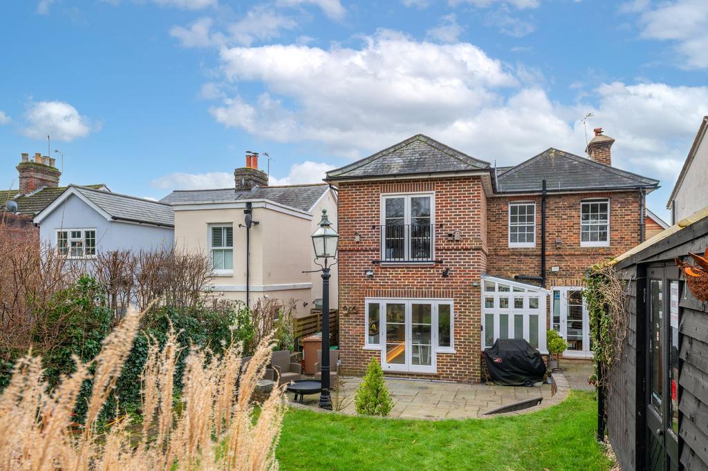 Priory Road, Reigate, RH2 4 bed detached house for sale £950,000