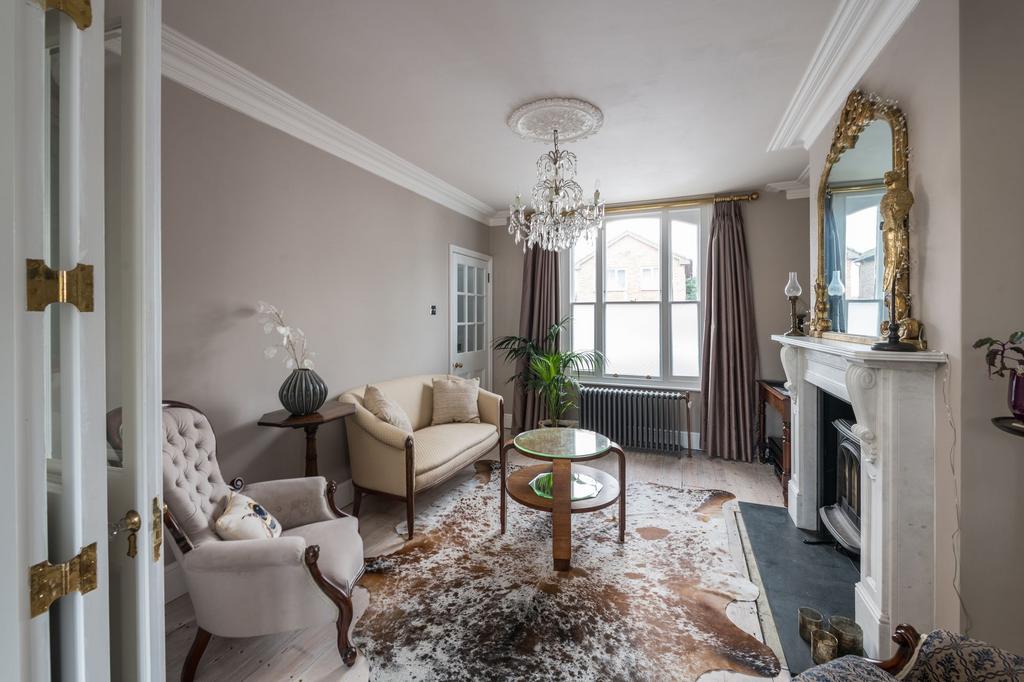Priory Road, Reigate, RH2 4 bed detached house for sale £950,000
