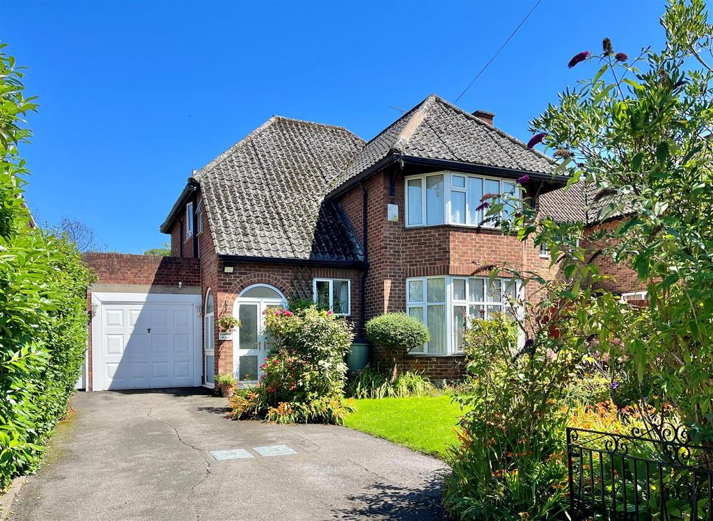 Tuffley Lane, Gloucester GL4 3 bed detached house for sale £430,000