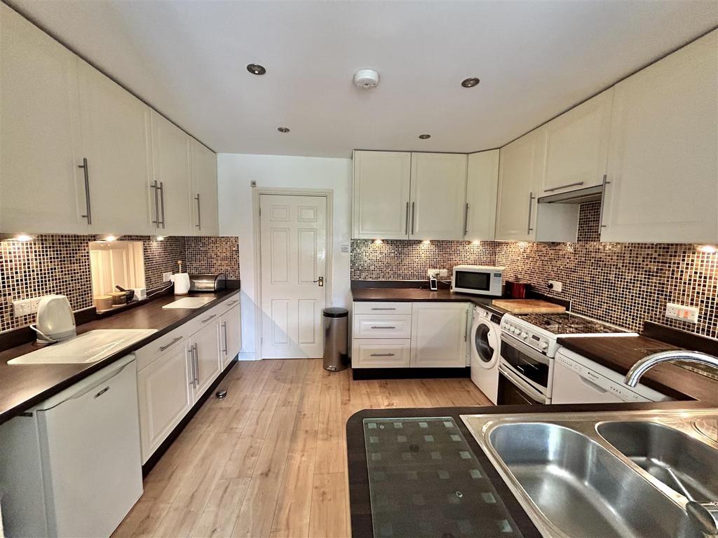 Tuffley Lane, Gloucester GL4 3 bed detached house for sale £430,000