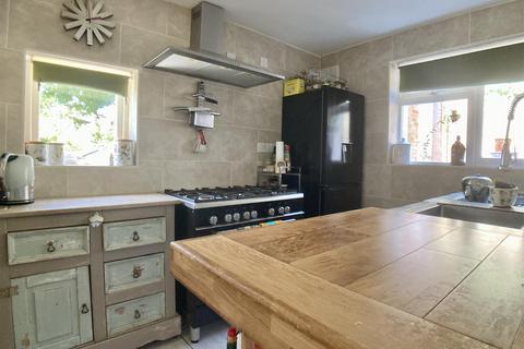 32 Allen Drive, Stroud, GL5 4DT