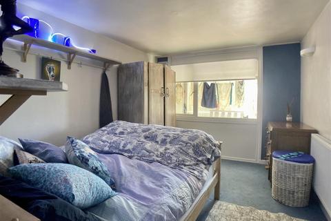 32 Allen Drive, Stroud, GL5 4DT