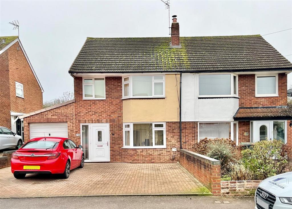 Holmwood Drive, Gloucester GL4 3 bed semidetached house for sale £