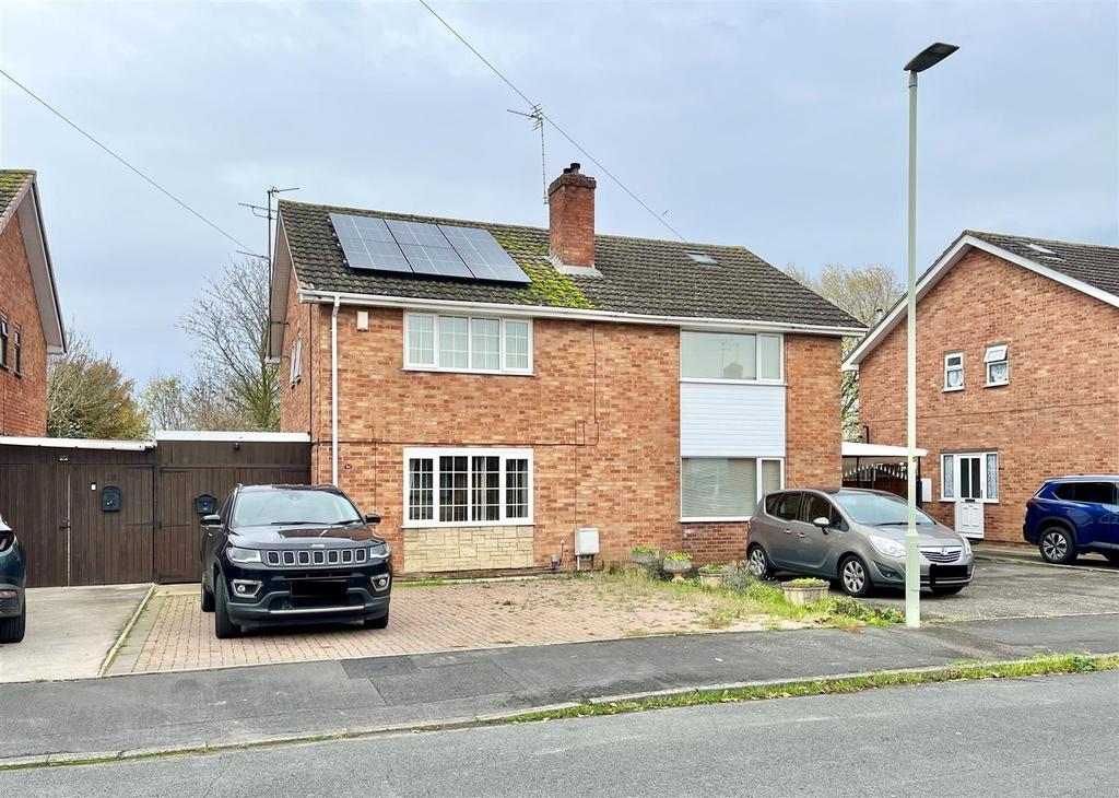 Stirling Way, Gloucester GL4 3 bed semidetached house for sale £270,000