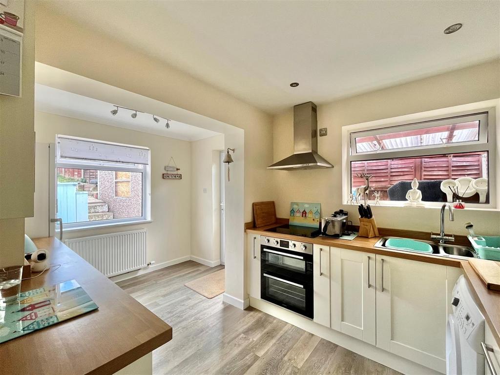 Thoresby Avenue, Gloucester GL4 2 bed semidetached bungalow for sale