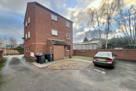 Flat 3, 15 Hyde Close, Gloucester, GL1 3PE