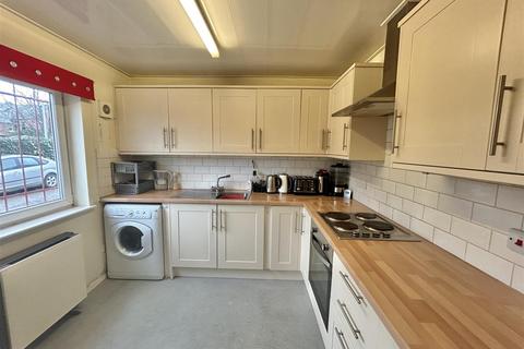 Flat 3, 15 Hyde Close, Gloucester, GL1 3PE