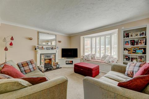 17 Bradmore Close, Solihull, B91 3ZB
