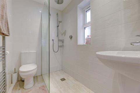 17 Bradmore Close, Solihull, B91 3ZB