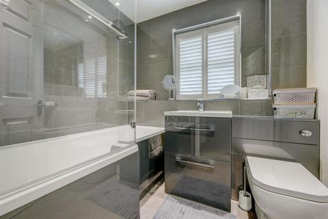 17 Bradmore Close, Solihull, B91 3ZB
