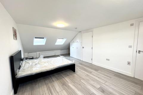 1 bedroom in a house share to rent, Carlton terrace, N18