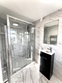 1 bedroom in a house share to rent, Carlton terrace, N18