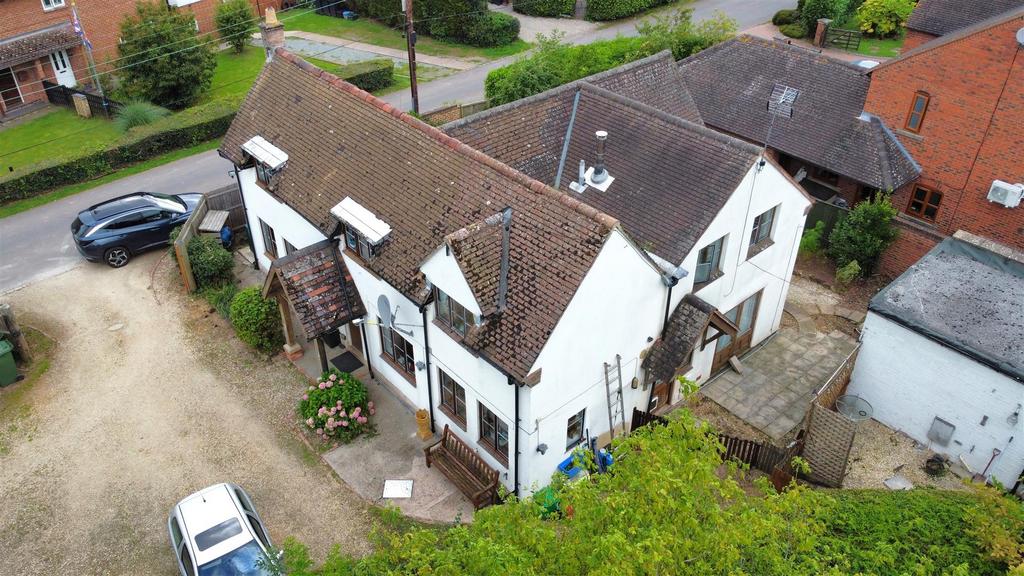Dymock GL18 4 bed detached house for sale £435,000