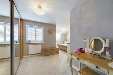 21 Adams Close, Broadbridge Heath, Horsham, RH12 3UT