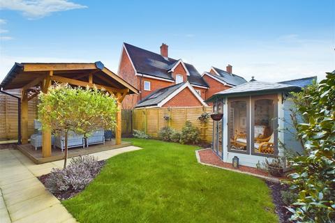 21 Adams Close, Broadbridge Heath, Horsham, RH12 3UT