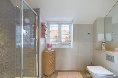 21 Adams Close, Broadbridge Heath, Horsham, RH12 3UT