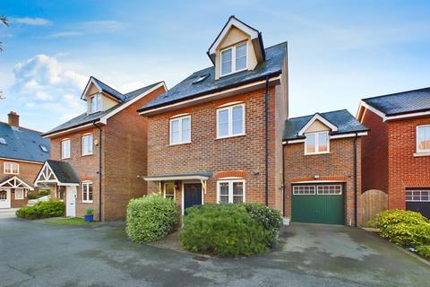 undefined, Adams Close, Horsham RH12