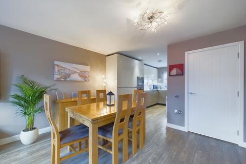 undefined, Adams Close, Horsham RH12